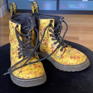 Dr. Martens Delaney Girls Boots Yellow